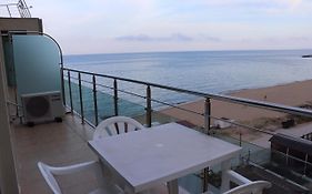 Beach Apartment No 17